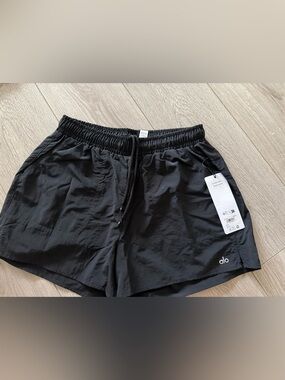 Alo Yoga Alumni Black Athletic Drawstring Short size M NWT